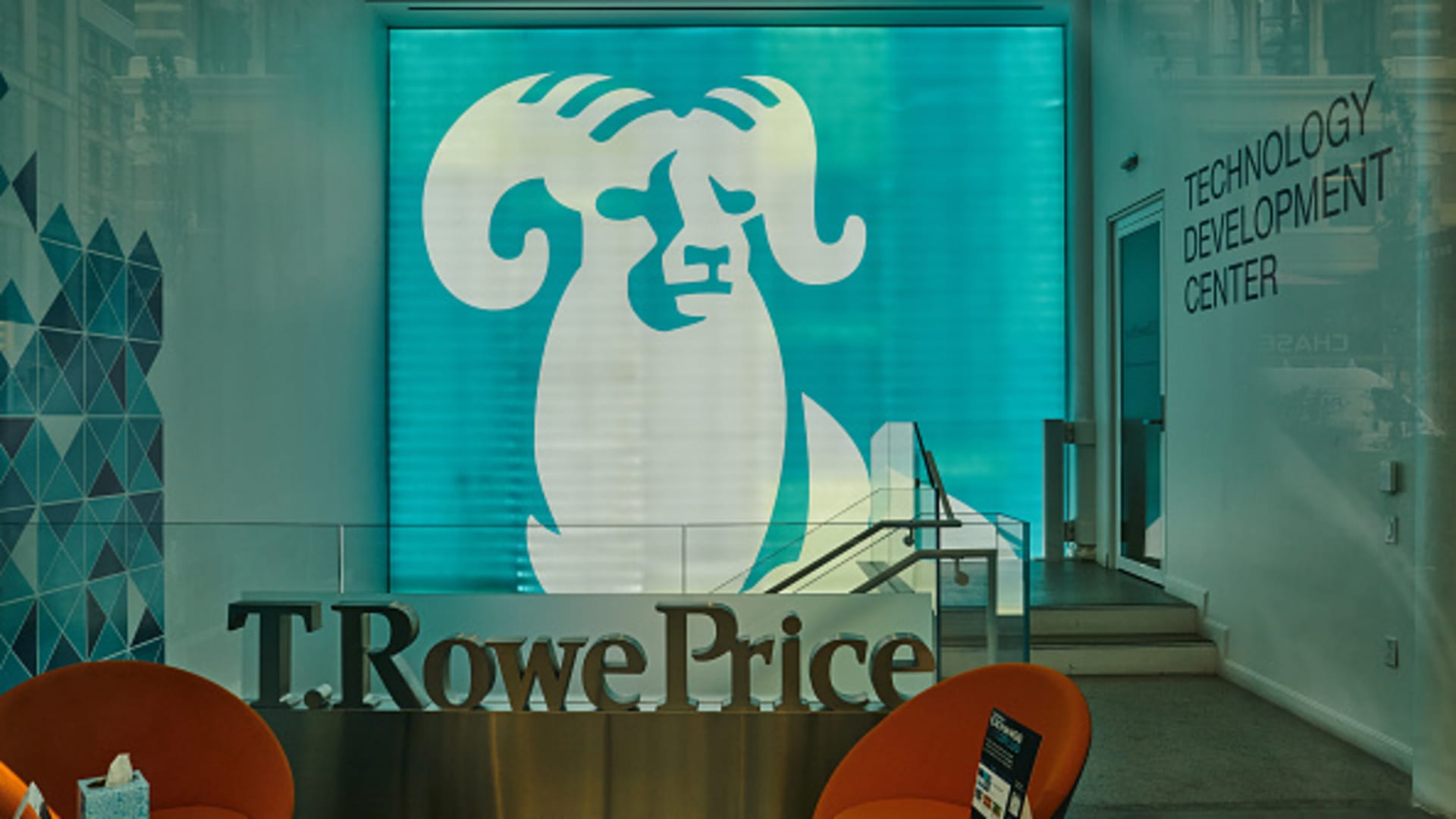 T. Rowe Price shares rocket higher after deal where Goldman will invest $1 billion in asset manager