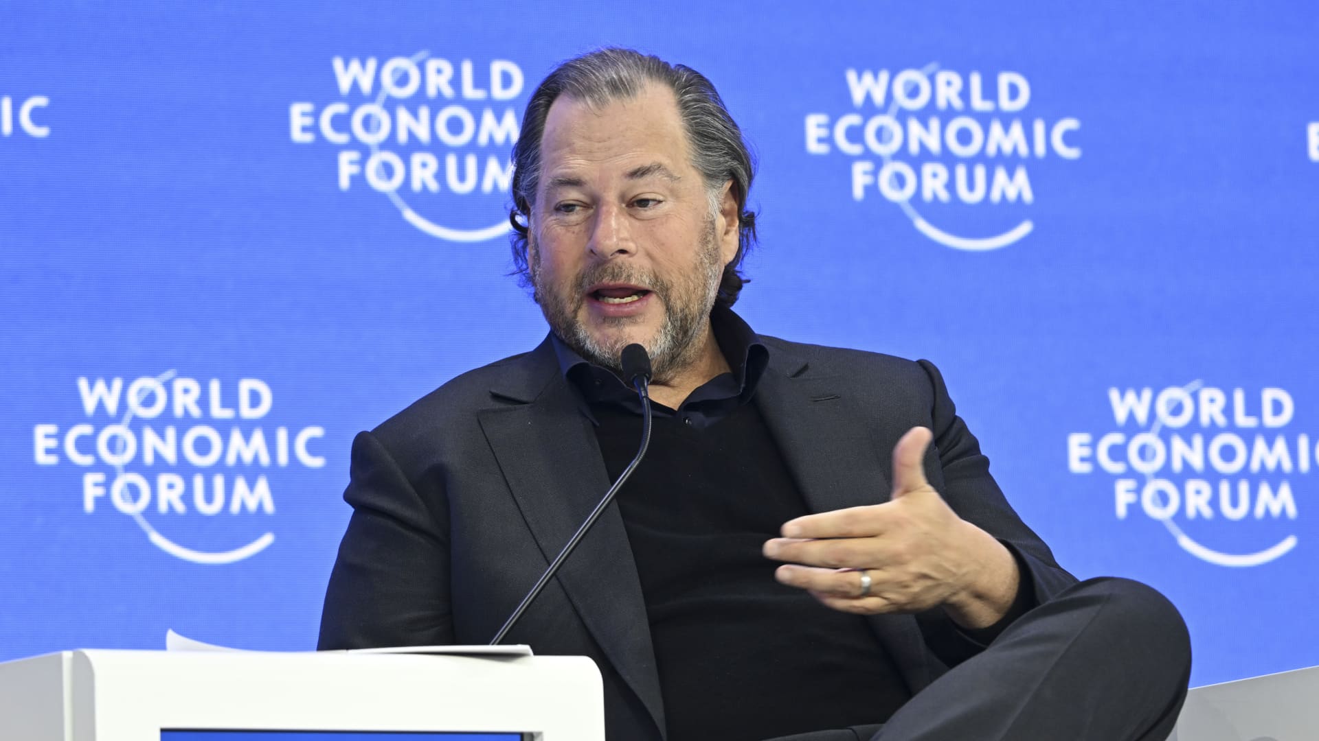 Salesforce stock slumps on disappointing guidance