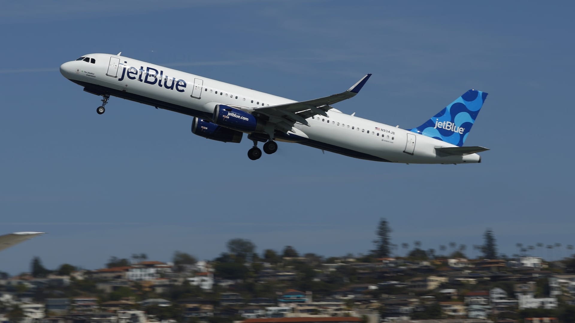 JetBlue to boost in-flight Wi-Fi with Amazon Kuiper internet deal