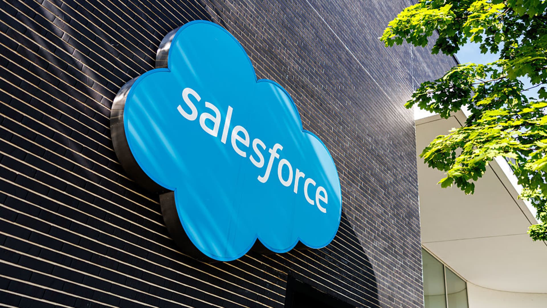 Stocks making the biggest moves premarket: CRM, AEO, HPE