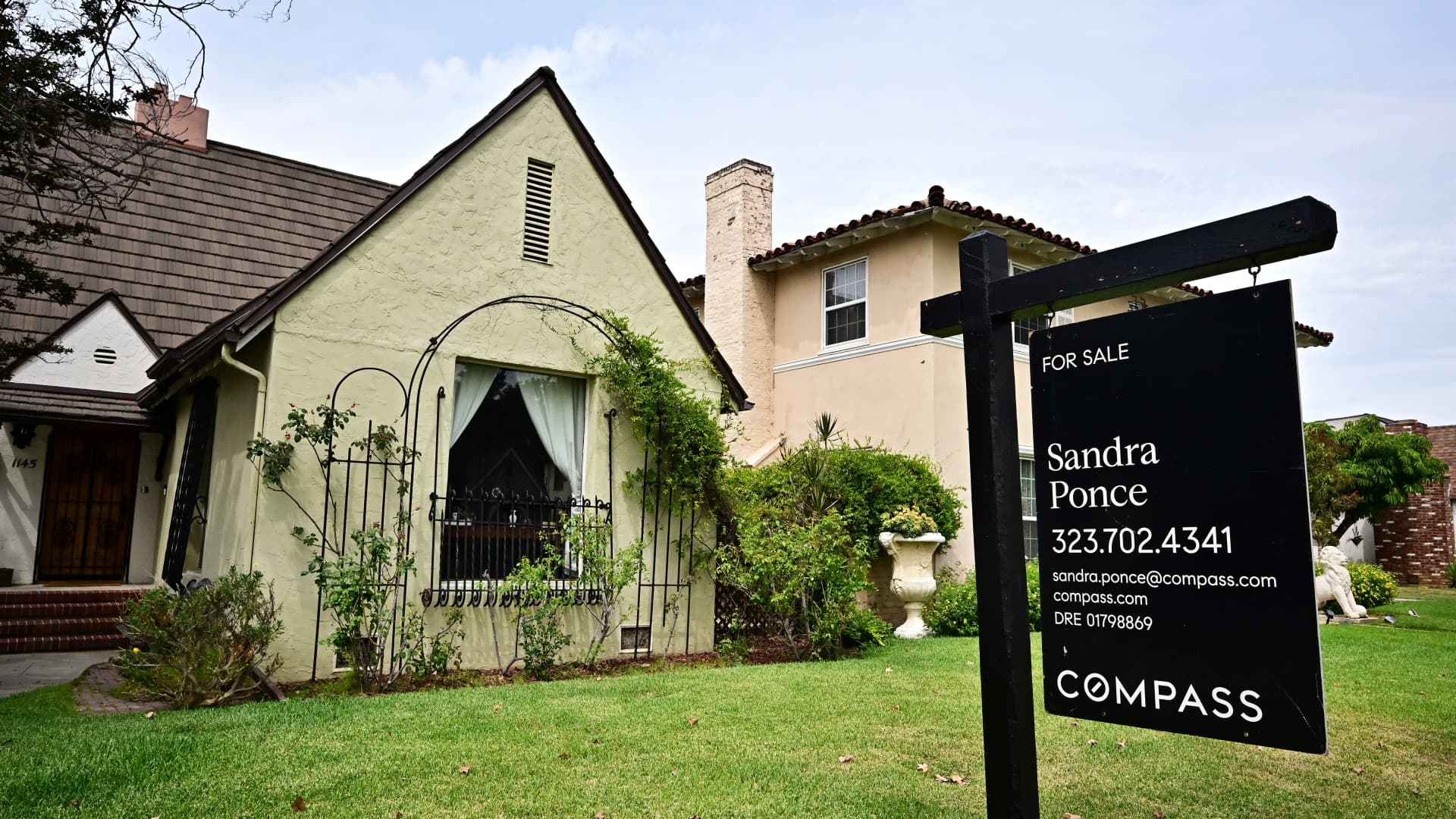 Mortgage demand from homebuyers pulls back, after four weeks of gains